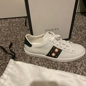 Women Gucci sneaker